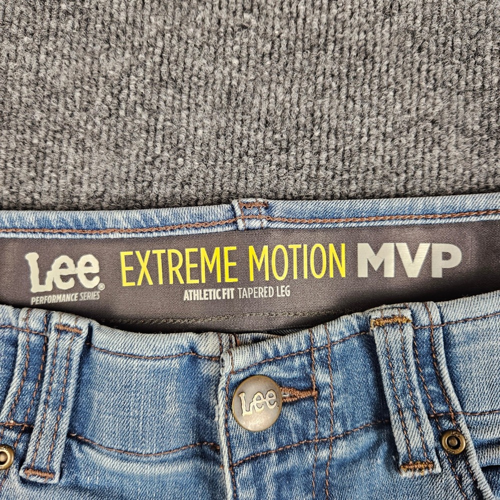Lee Extreme Motion MVP Athletic Fit Tapered Leg Jeans Men's 32x34(32) Med Wash - Picture 3 of 11